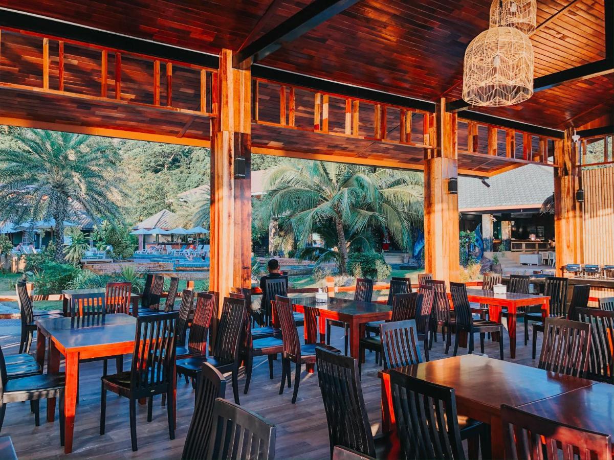 U Rip Resort Phi Phi Hotel Exterior foto